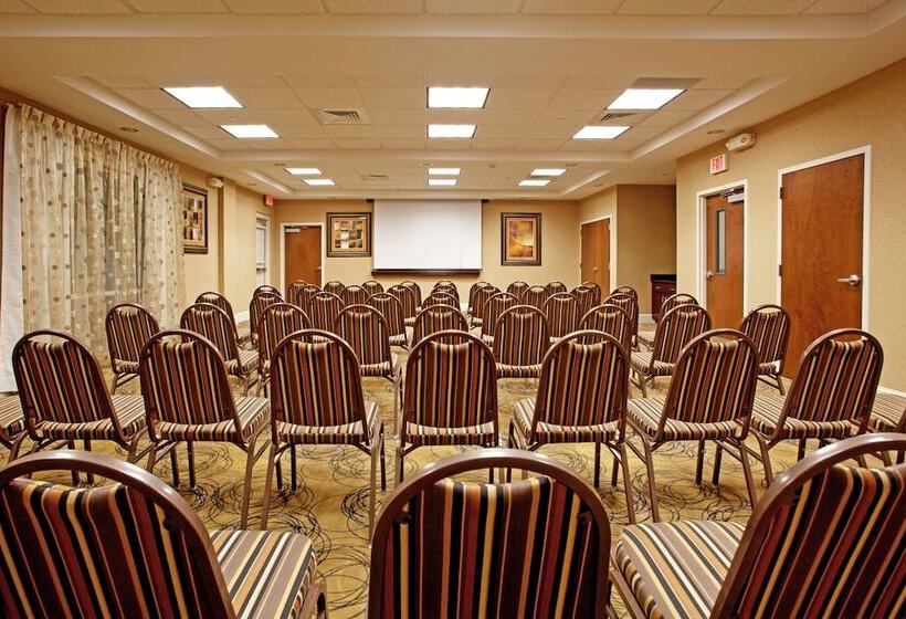 فندق Holiday Inn Express Pembroke, An Ihg