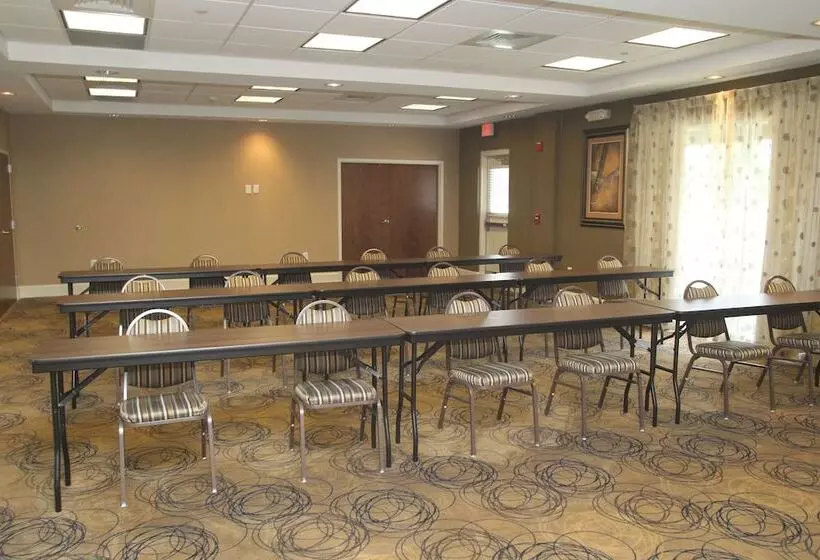 ホテル Holiday Inn Express Pembroke, An Ihg