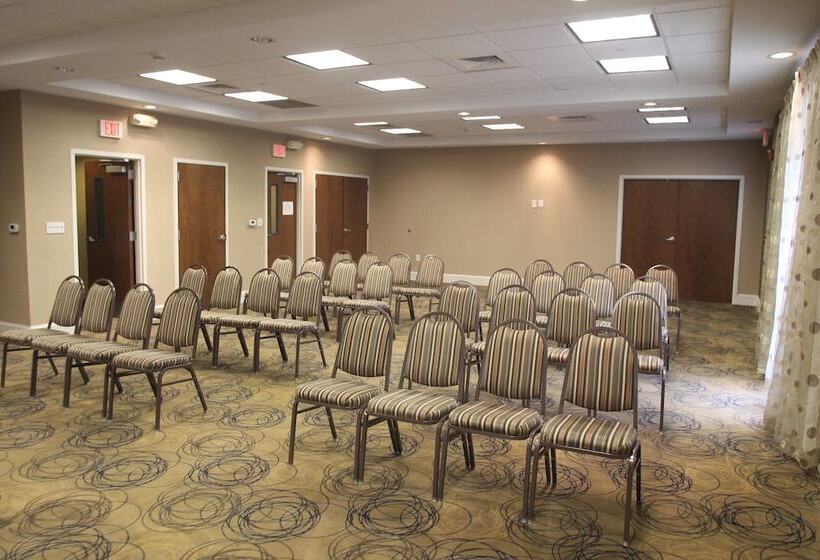 فندق Holiday Inn Express Pembroke, An Ihg