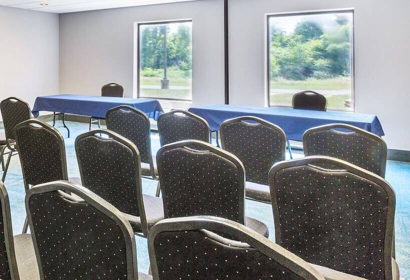 Holiday Inn Express Hotel & Suites Mt. Holly By Ihg