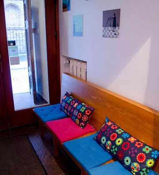 Red Nose Hostel With Self Check In