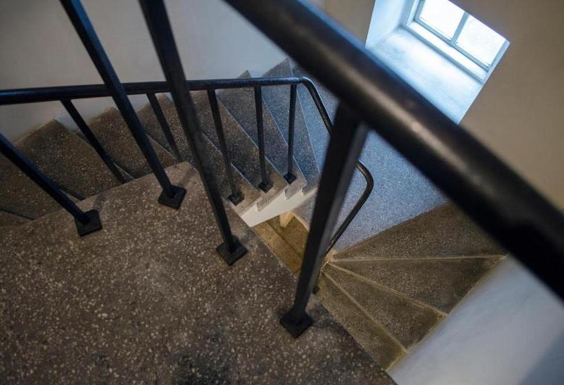 Red Nose Hostel With Self Check In