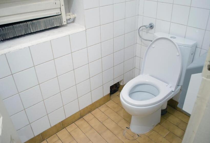 Red Nose Hostel With Self Check In