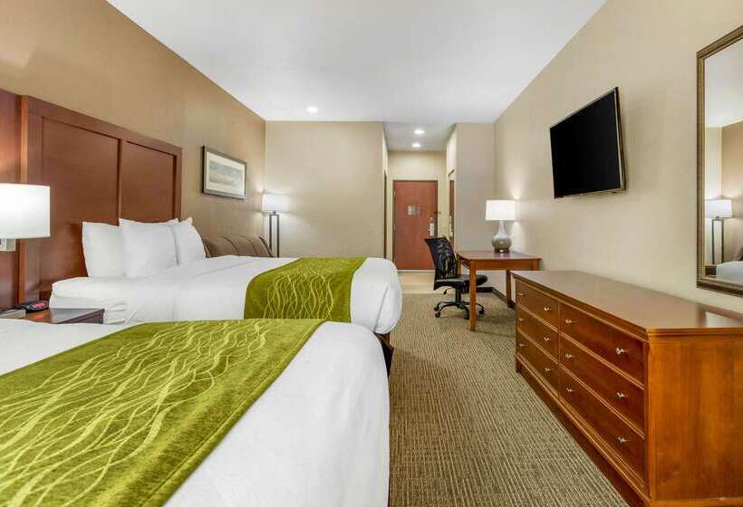 בית מלון כפרי Comfort Inn & Suites Davenport   Quad Cities