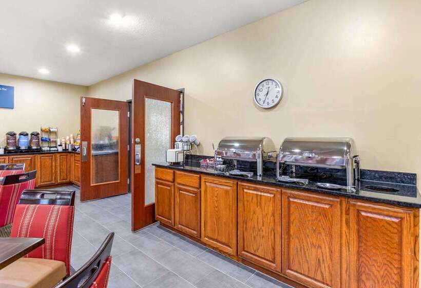 בית מלון כפרי Comfort Inn & Suites Davenport   Quad Cities