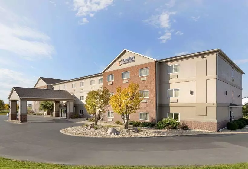 בית מלון כפרי Comfort Inn & Suites Davenport   Quad Cities