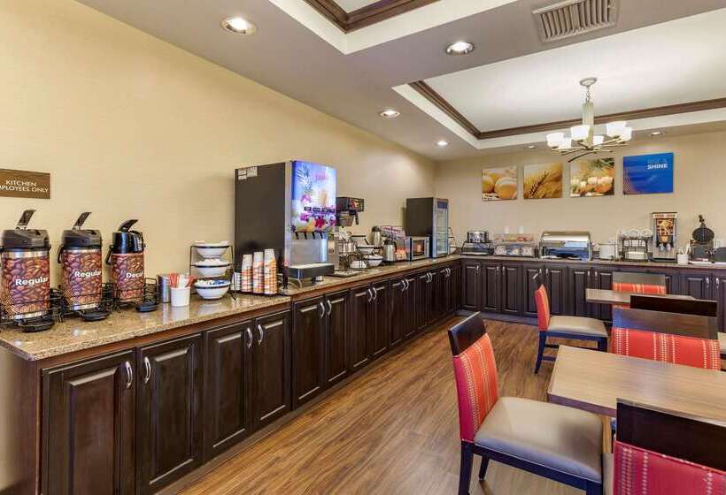 ホテル Comfort Inn & Suites Russellville I40