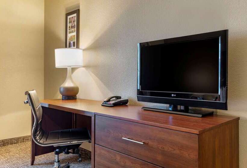 ホテル Comfort Inn & Suites Russellville I40