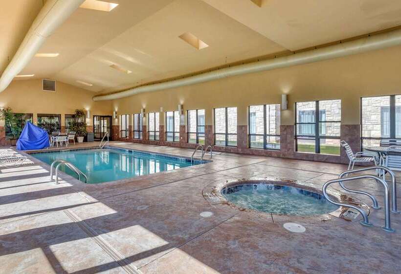 ホテル Comfort Inn & Suites Russellville I40