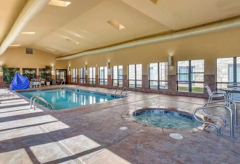 호텔 Comfort Inn & Suites Russellville I40