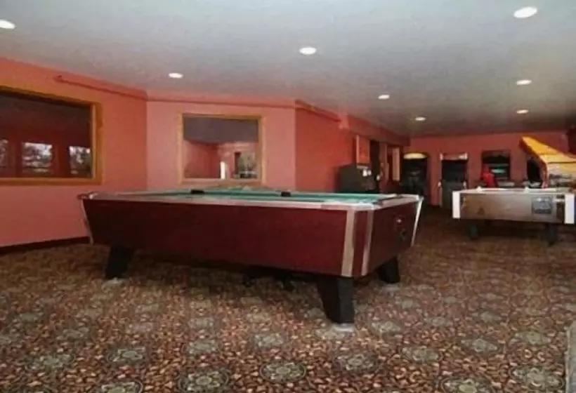 هتل Crown Choice Inn & Suites Lakeview And Waterpark