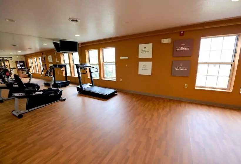 هتل Crown Choice Inn & Suites Lakeview And Waterpark