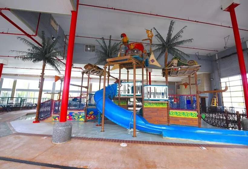 هتل Crown Choice Inn & Suites Lakeview And Waterpark