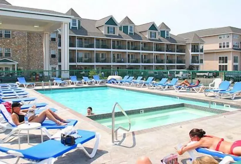 هتل Crown Choice Inn & Suites Lakeview And Waterpark