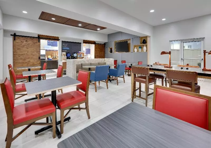 Holiday Inn Express Hotel & Suites Cleburne, An Ihg
