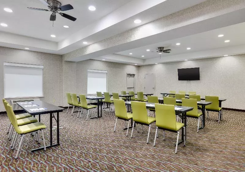 Holiday Inn Express Hotel & Suites Cleburne, An Ihg