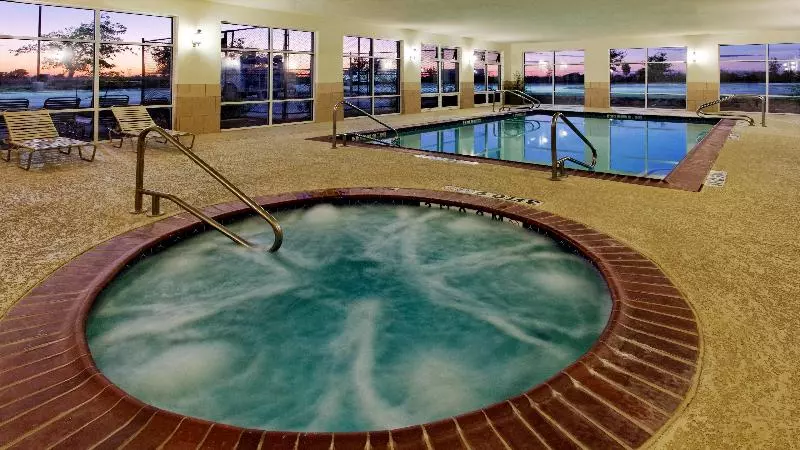 Holiday Inn Express Hotel & Suites Cleburne, An Ihg