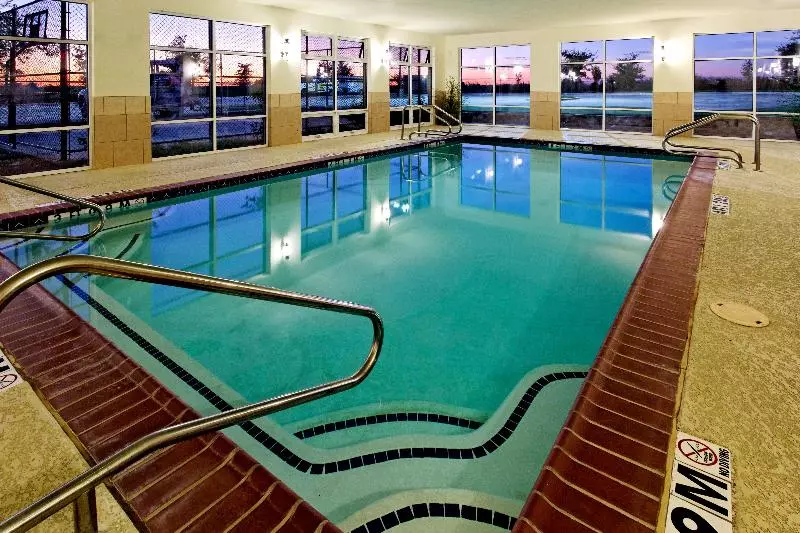 Holiday Inn Express Hotel & Suites Cleburne, An Ihg