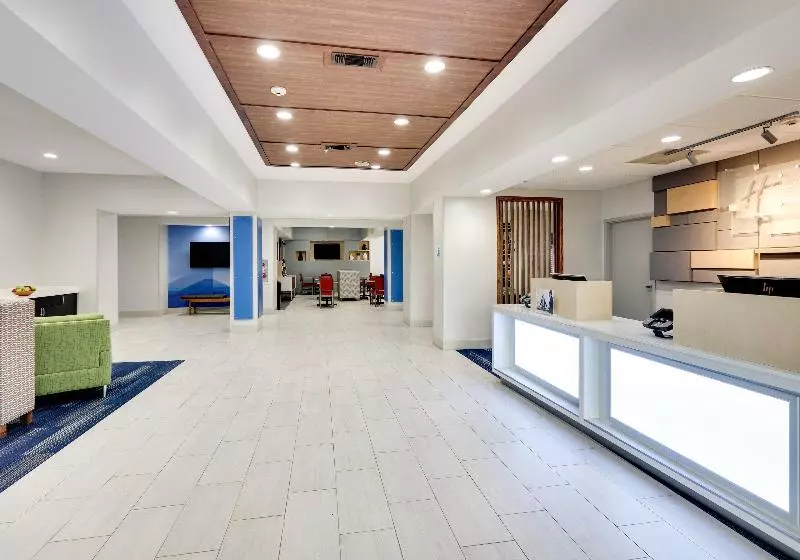 Holiday Inn Express Hotel & Suites Cleburne, An Ihg