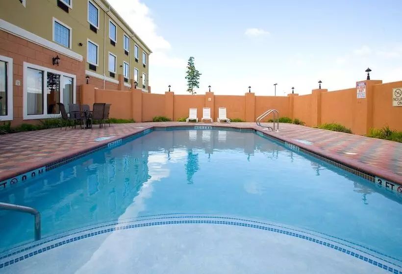 Отель Holiday Inn Express & Suites Jourdanton Pleasanton, An Ihg