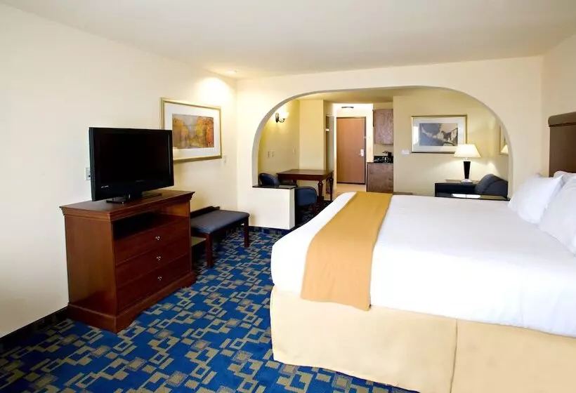 Отель Holiday Inn Express & Suites Jourdanton Pleasanton, An Ihg