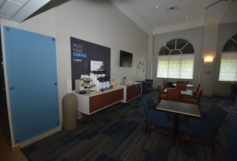 Holiday Inn Express Hotel & Suites Warrenton, An Ihg