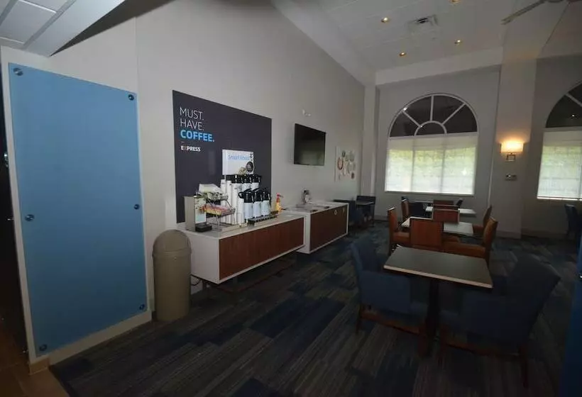 Holiday Inn Express Hotel & Suites Warrenton, An Ihg