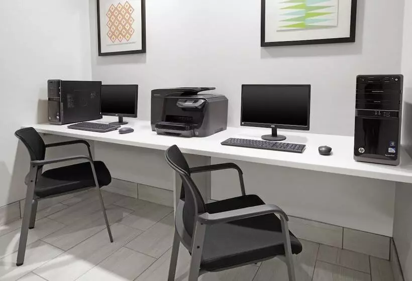 Holiday Inn Express Hotel & Suites Warrenton, An Ihg