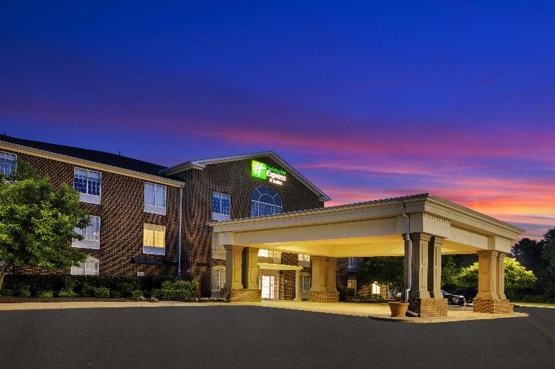 Holiday Inn Express Hotel & Suites Warrenton, An Ihg