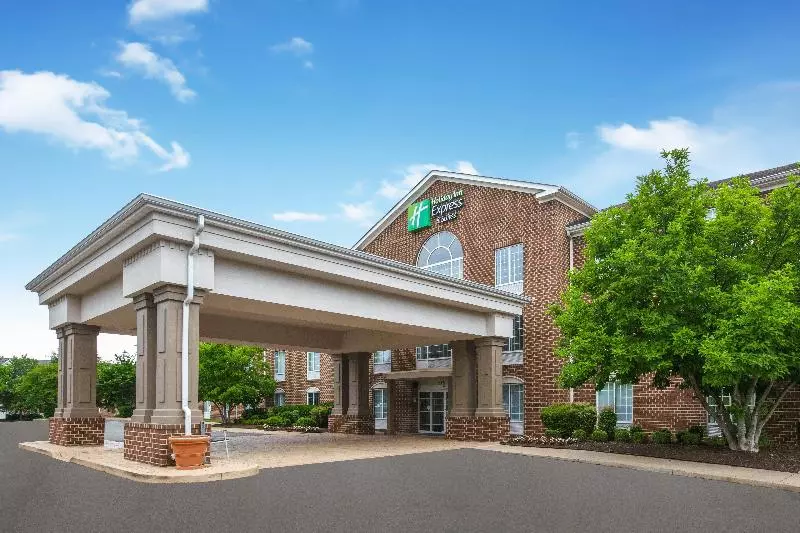 Holiday Inn Express Hotel & Suites Warrenton, An Ihg