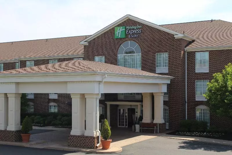 Holiday Inn Express Hotel & Suites Warrenton, An Ihg