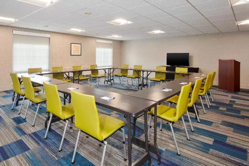 Holiday Inn Express Hotel & Suites Warrenton, An Ihg