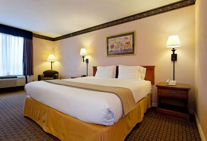 Отель Holiday Inn Express Tyler