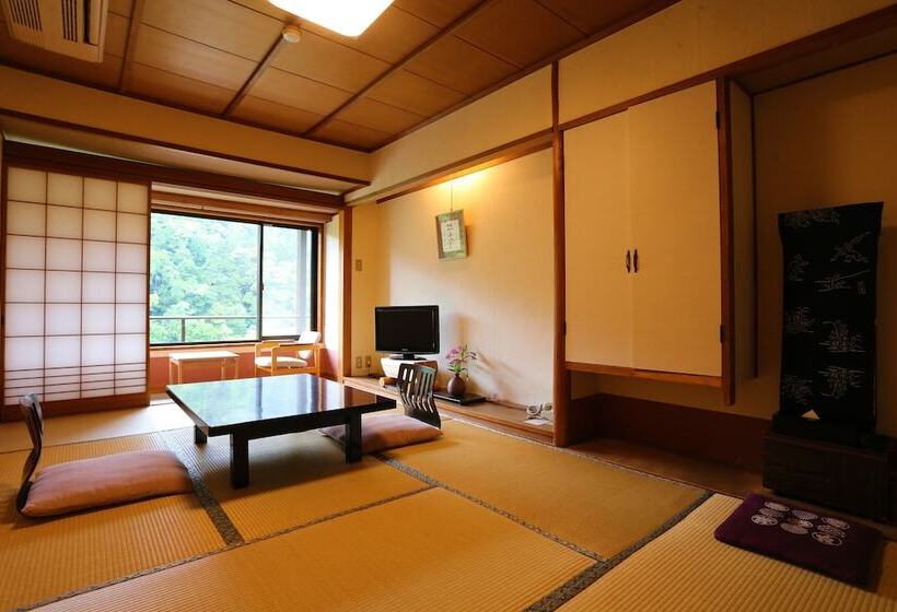 فندق Momijiya Honkan Takaosansou