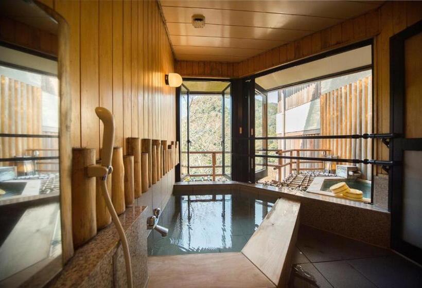 فندق Momijiya Honkan Takaosansou