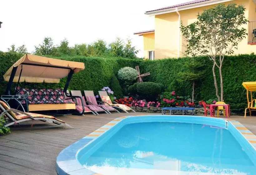 هتل Po Kastonu & Spa