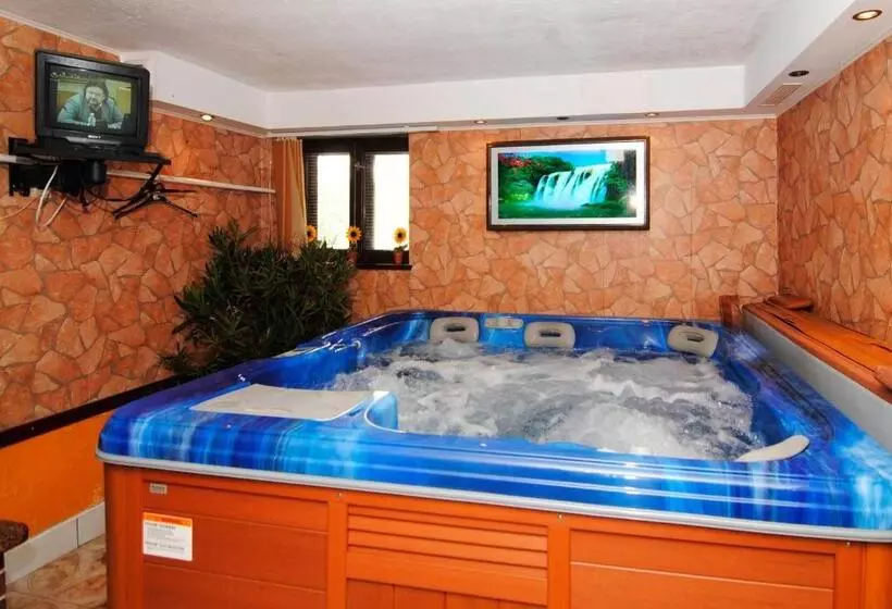 هتل Po Kastonu & Spa