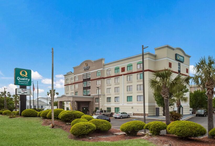 Отель Quality Inn & Suites