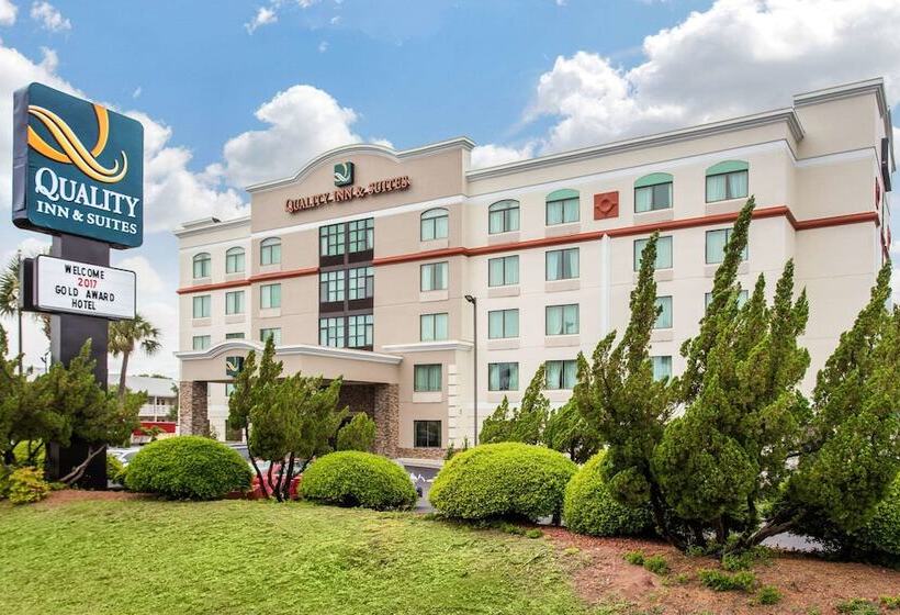 Отель Quality Inn & Suites