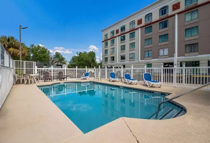 호텔 Quality Inn & Suites