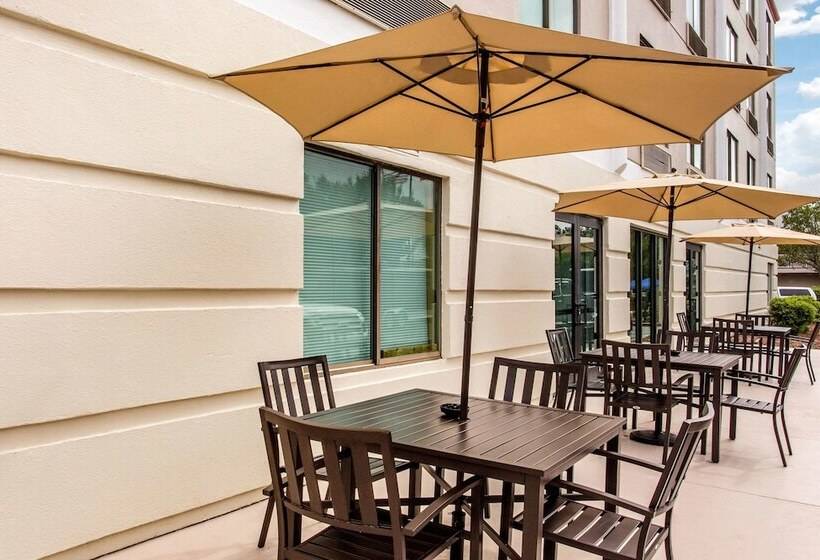 Отель Quality Inn & Suites