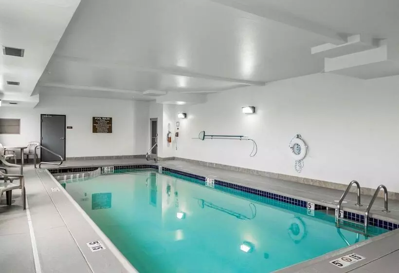 فندق Rodeway Inn & Suites