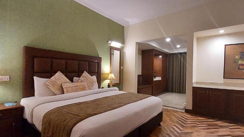 فندق Tulip Inn Green Castle Mall Road