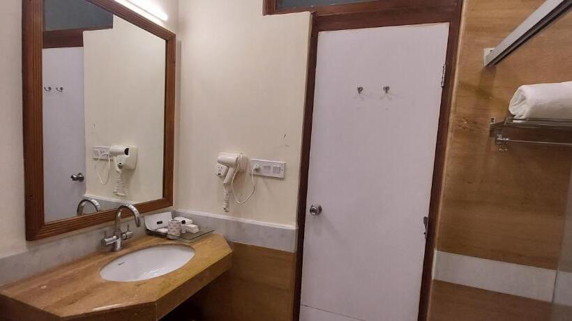 فندق Tulip Inn Green Castle Mall Road