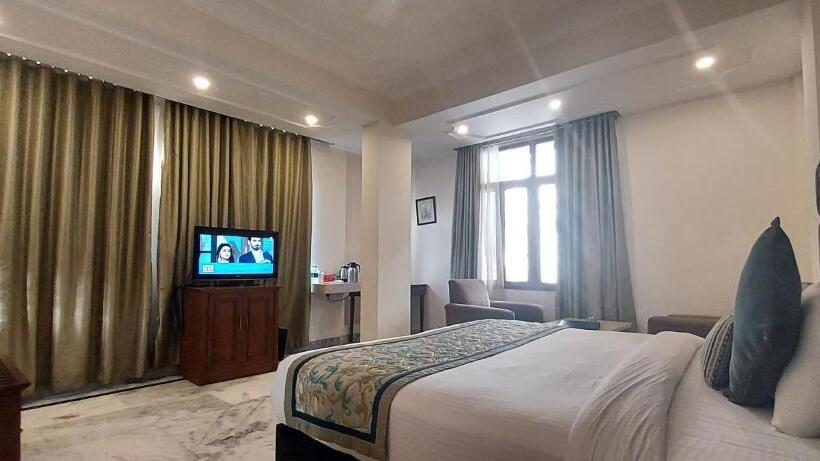 فندق Tulip Inn Green Castle Mall Road