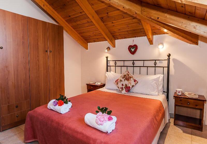 Kavos Psarou Studios & Apartments