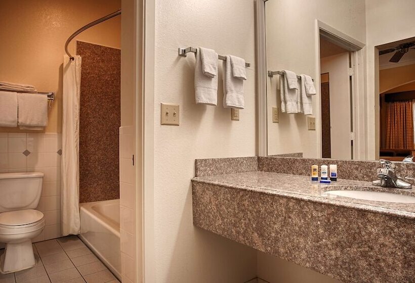 فندق Days Inn By Wyndham Navasota