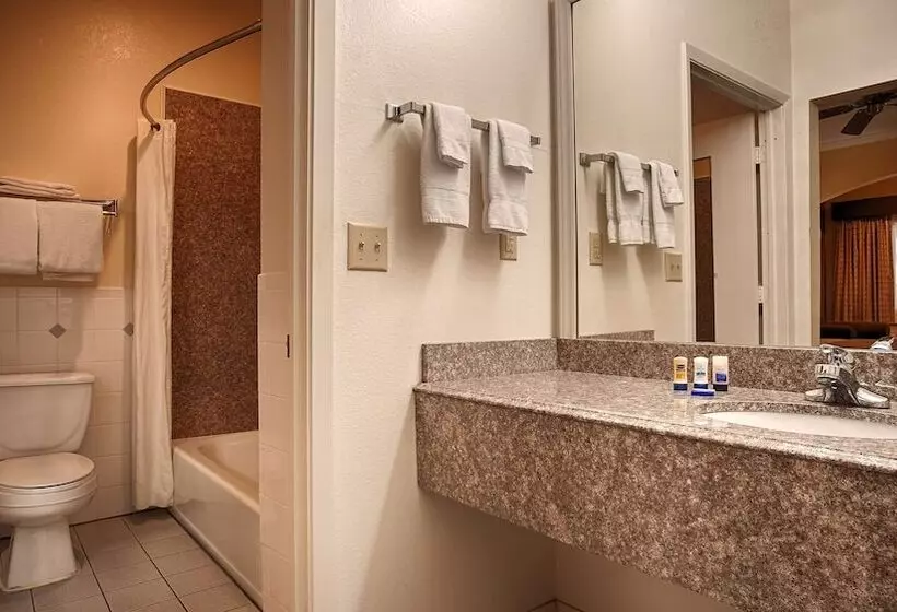 호텔 Days Inn By Wyndham Navasota