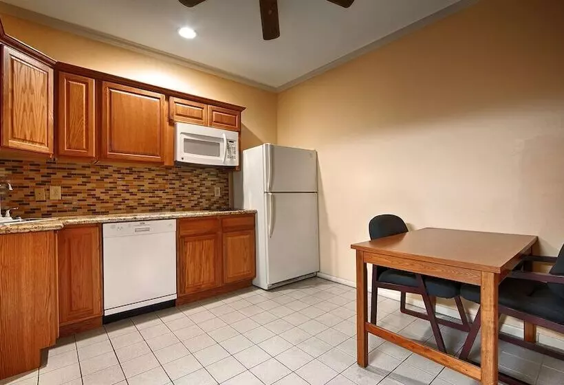 호텔 Days Inn By Wyndham Navasota