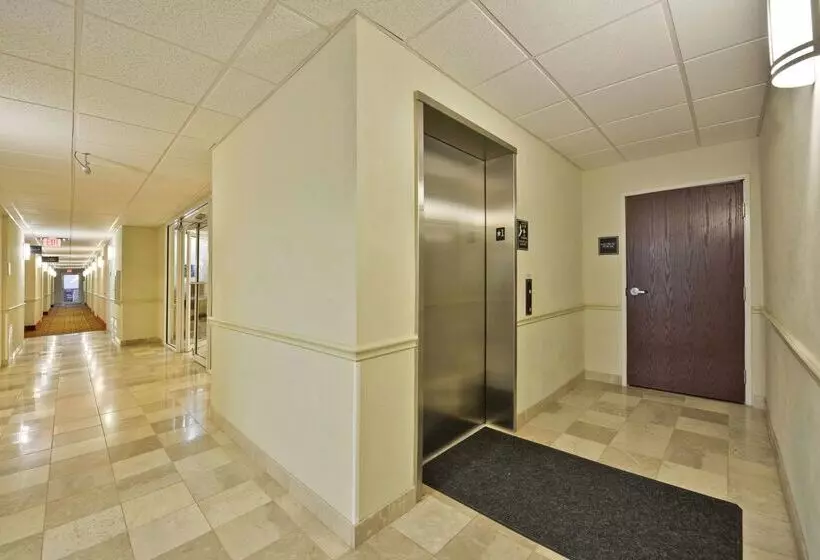 ホテル Best Western Limestone Inn And Suites